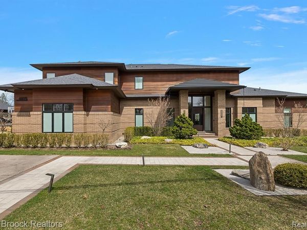 6925 Meadowlake Road, Bloomfield Twp, MI 48301