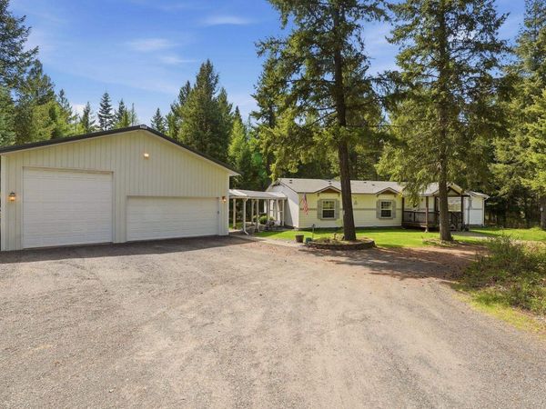 10420 E Dunn Rd, Chattaroy, WA 99003