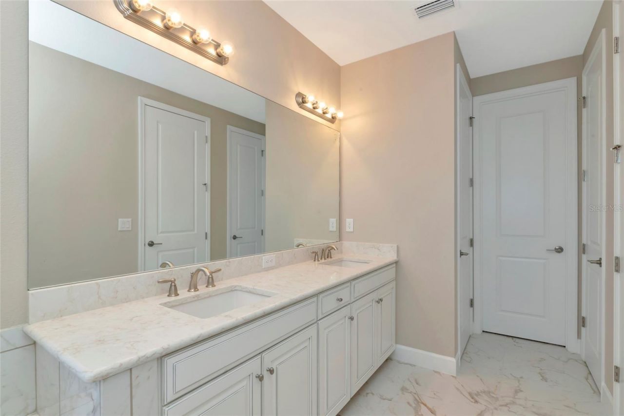 10187 Milky Way Circle, Sarasota, FL 34241 Photo