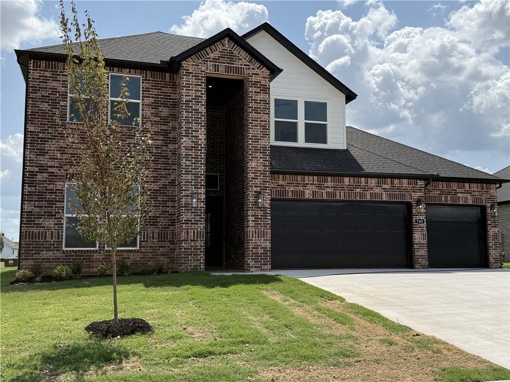 745 Riggs Avenue, Tontitown, AR 72762 Main Photo