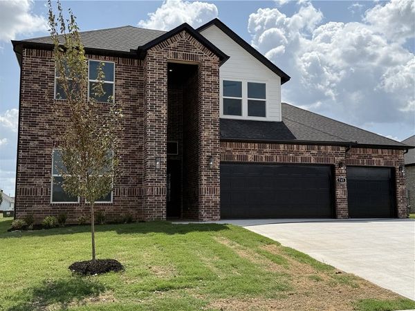 745 Riggs Avenue, Tontitown, AR 72762