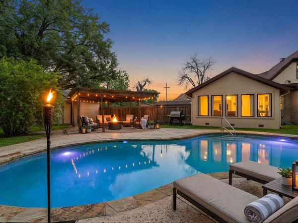 300 Mills ST , Smithville, TX 78957