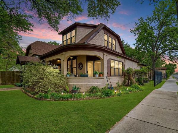 300 Mills ST, Smithville, TX 78957