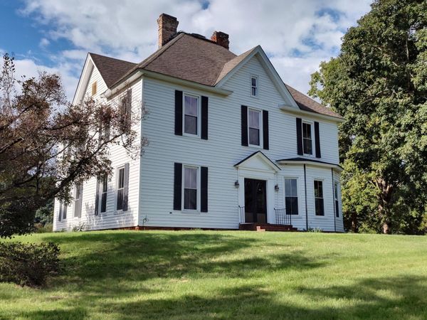17749 Main ST, Buchanan, VA 24066