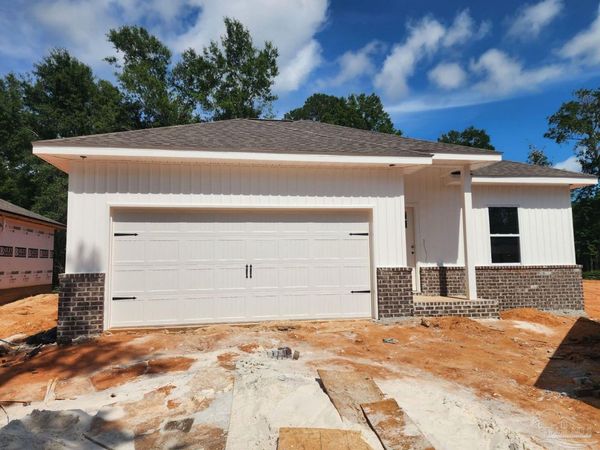 3028 N 11th Ave, Milton, FL 32583