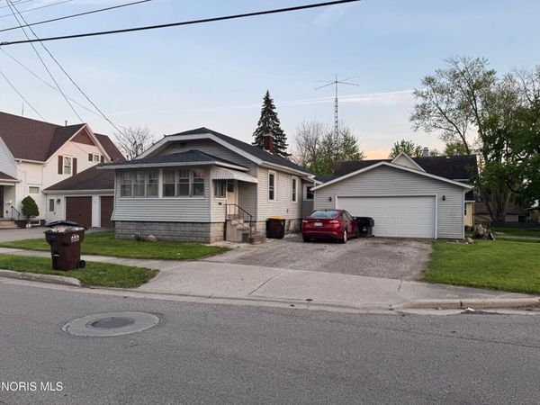 112 E Lawrence Street , Montpelier, OH 43543