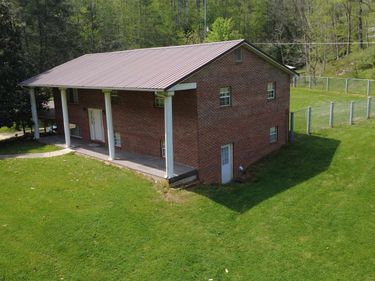 6 Atha Road, West Hamlin, WV 25571