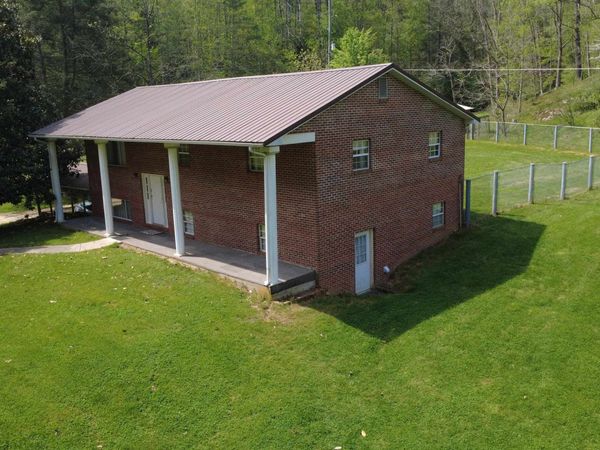 6 Atha Road, West Hamlin, WV 25571