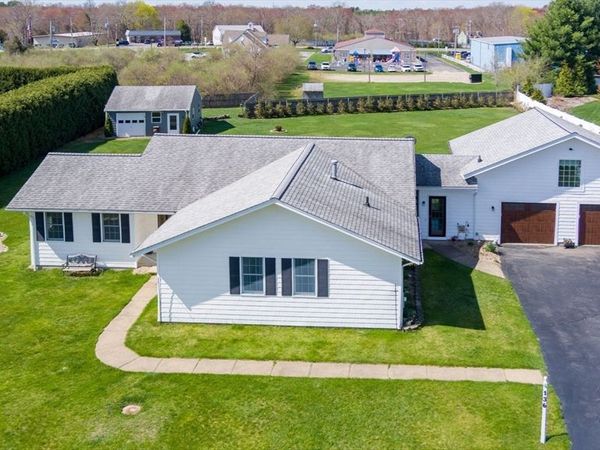 136 Old Fall River Road, Swansea, MA 02777