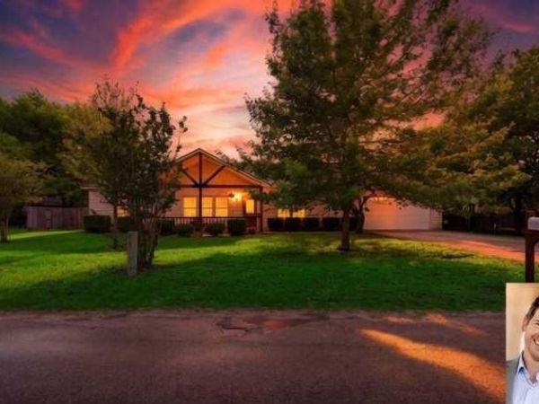 1221 Lovers LN , Bastrop, TX 78602