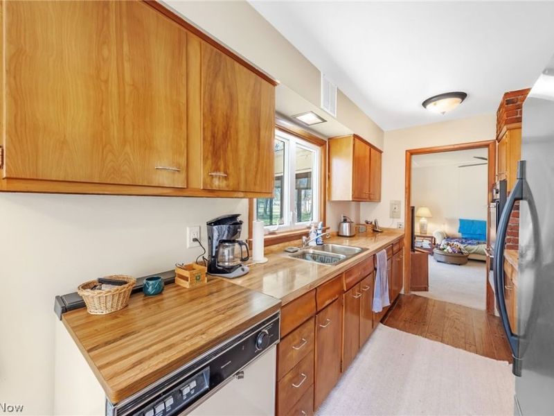 1280 Beechview Drive , Vermilion, OH 44089 Photo 10