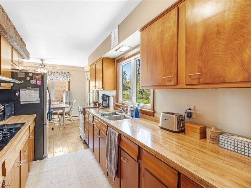 1280 Beechview Drive , Vermilion, OH 44089 Photo 9