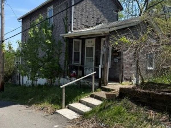 218 Florien St, Pittsburgh, PA 15204