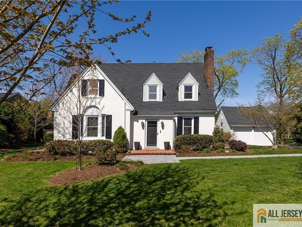 25 Hillcrest Drive, Piscataway, NJ 08854