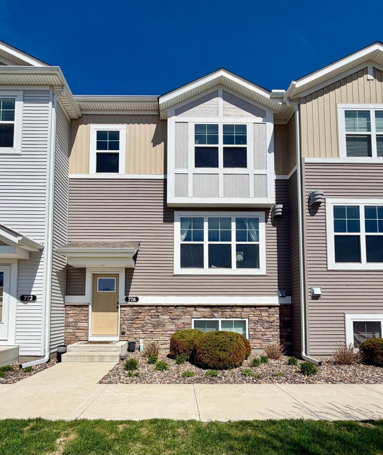 776 Roselyn Drive , Victoria, MN 55386