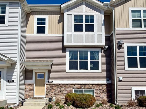 776 Roselyn Drive , Victoria, MN 55386