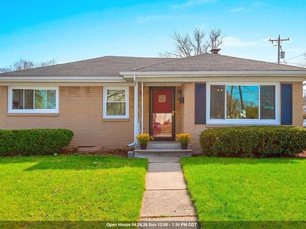 1295 HICKORY HILL DRIVE, Green Bay, WI 54304