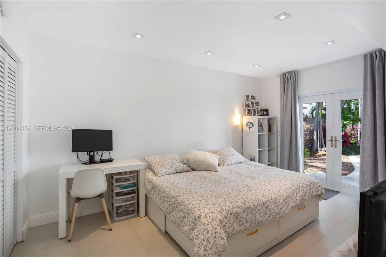 152 SW 20th Rd , Miami, FL 33129 Photo