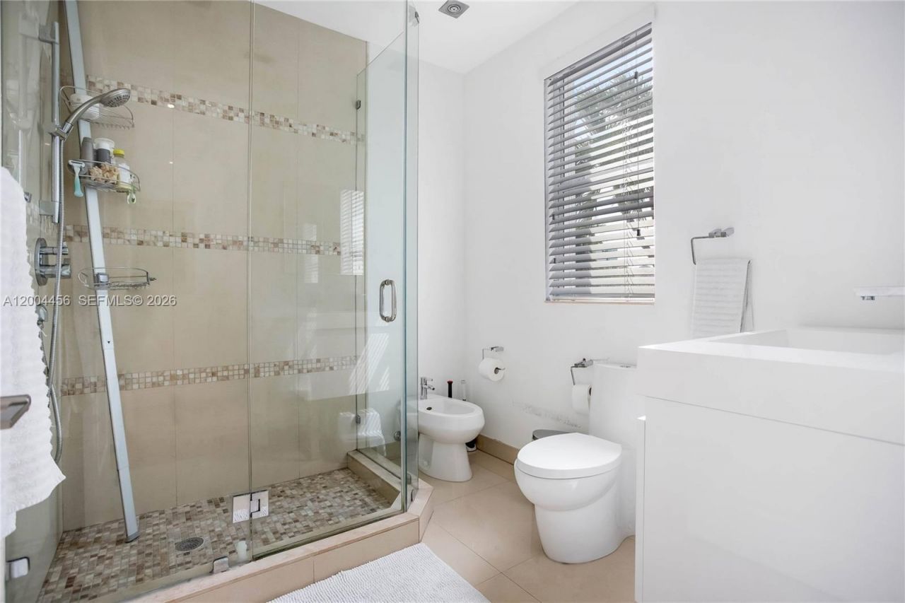 152 SW 20th Rd , Miami, FL 33129 Photo