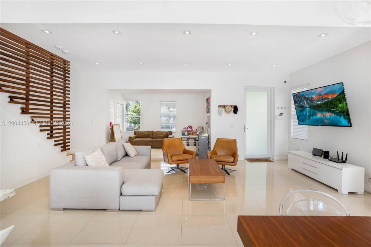 152 SW 20th Rd , Miami, FL 33129 Photo