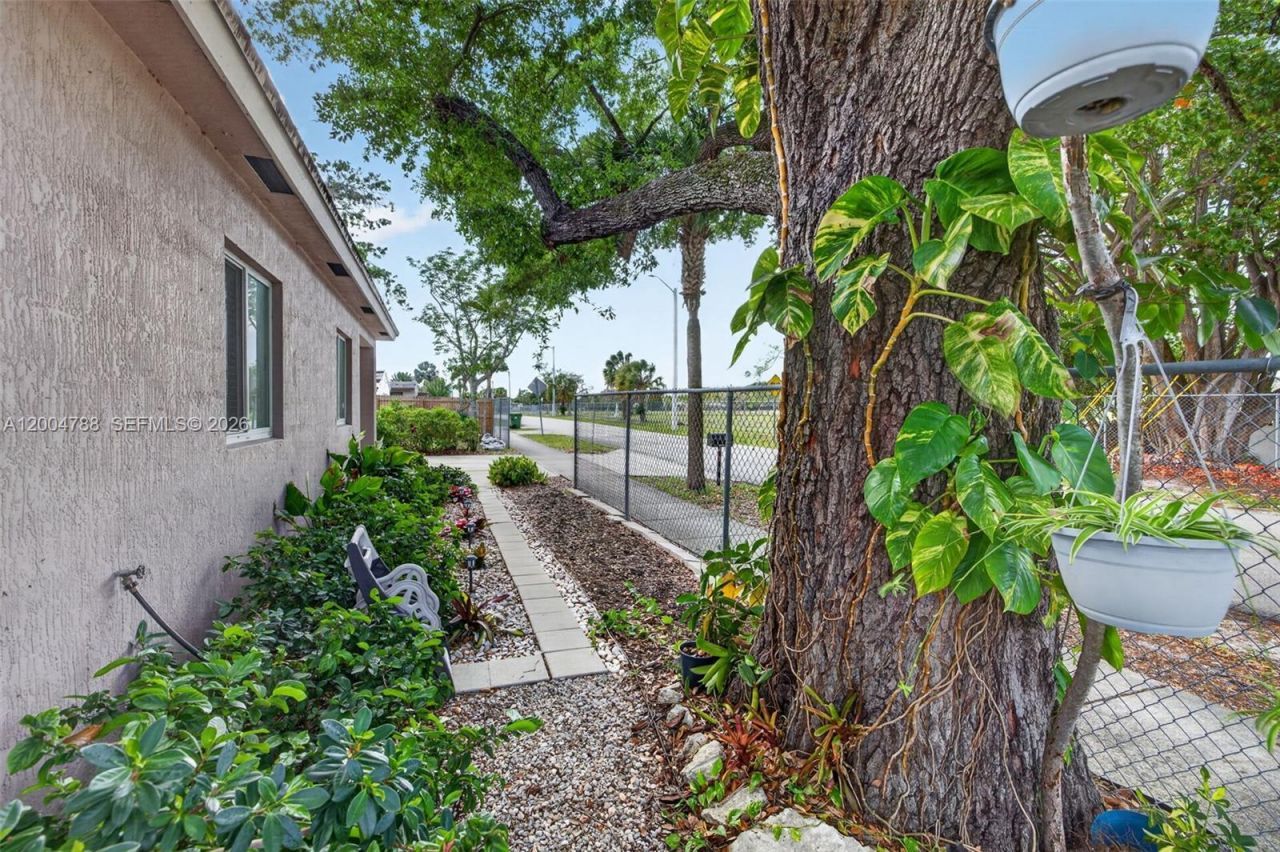 375 NW 28th Ave , Fort Lauderdale, FL 33311 Photo