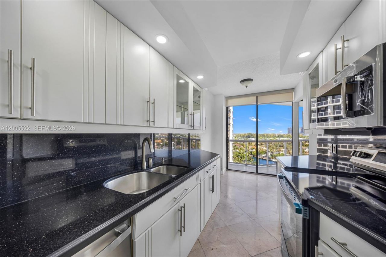 3610 Yacht Club Dr , Unit 1016, Aventura, FL 33180 Photo