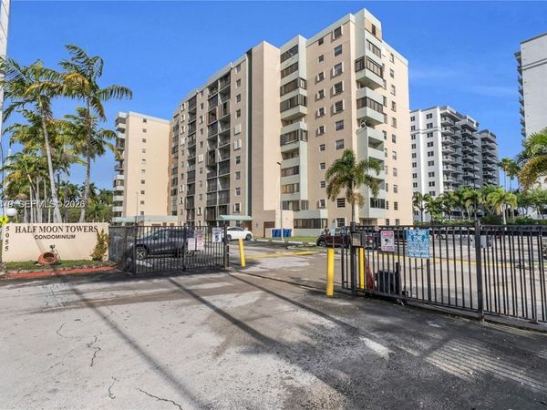 5055 NW 7th St , Unit 504, Miami, FL 33126