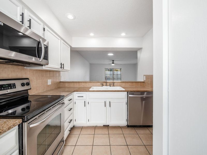 1211 Rivercrest Drive S, Unit E, Delaware, OH 43015 Photo 10