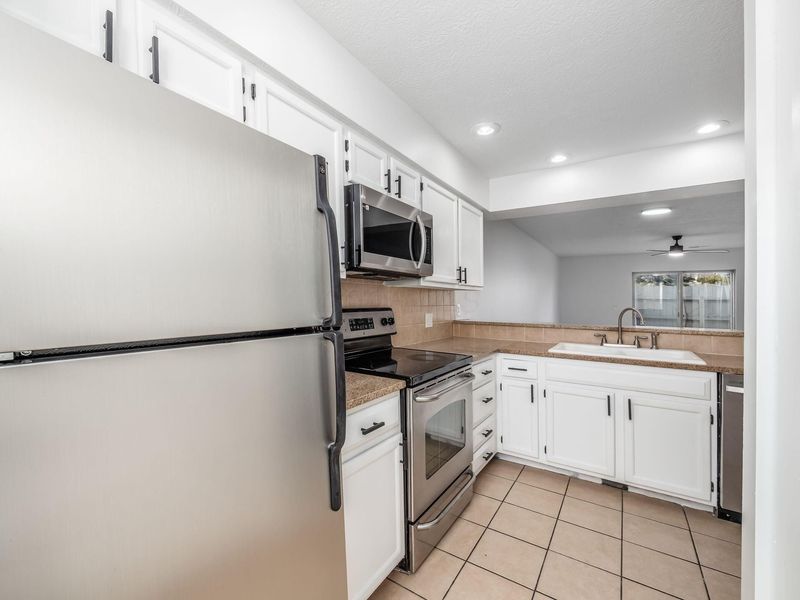 1211 Rivercrest Drive S, Unit E, Delaware, OH 43015 Photo 9