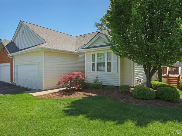 2042 King Arthur Court , Unincorporated, MO 63146