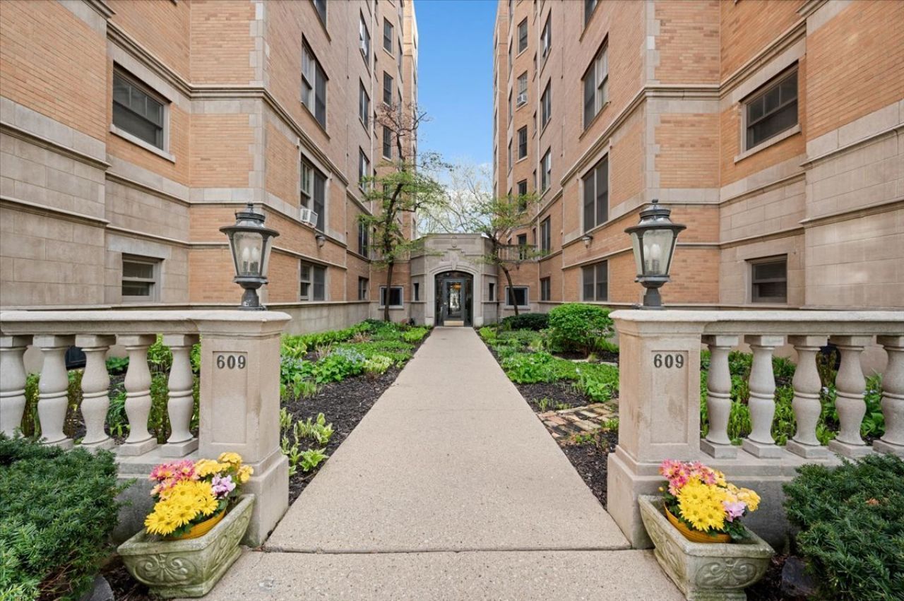 609 W Stratford Place , Unit 3B, Chicago, IL 60657 Main Photo