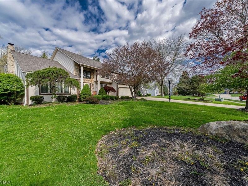 368 Leverett Lane , Highland Heights, OH 44143 Photo 2