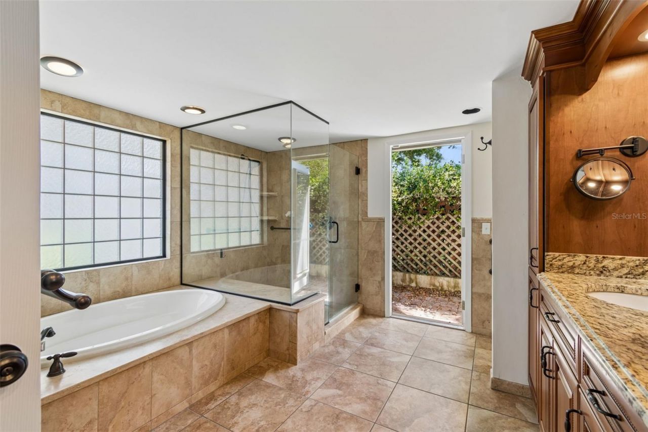 3319 Cheviot Drive, Tampa, FL 33618 Photo