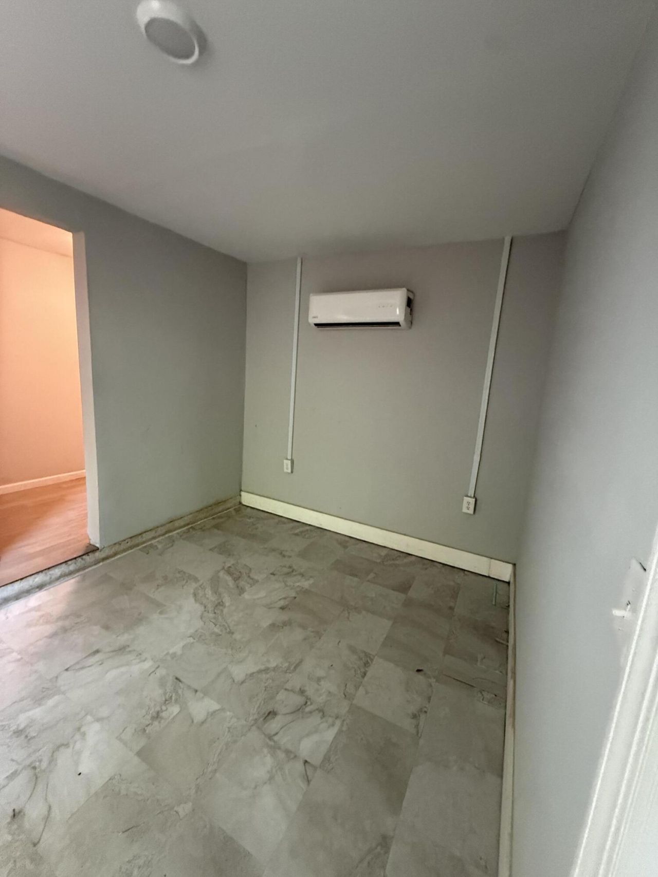 1630 Larry Street Photo 16