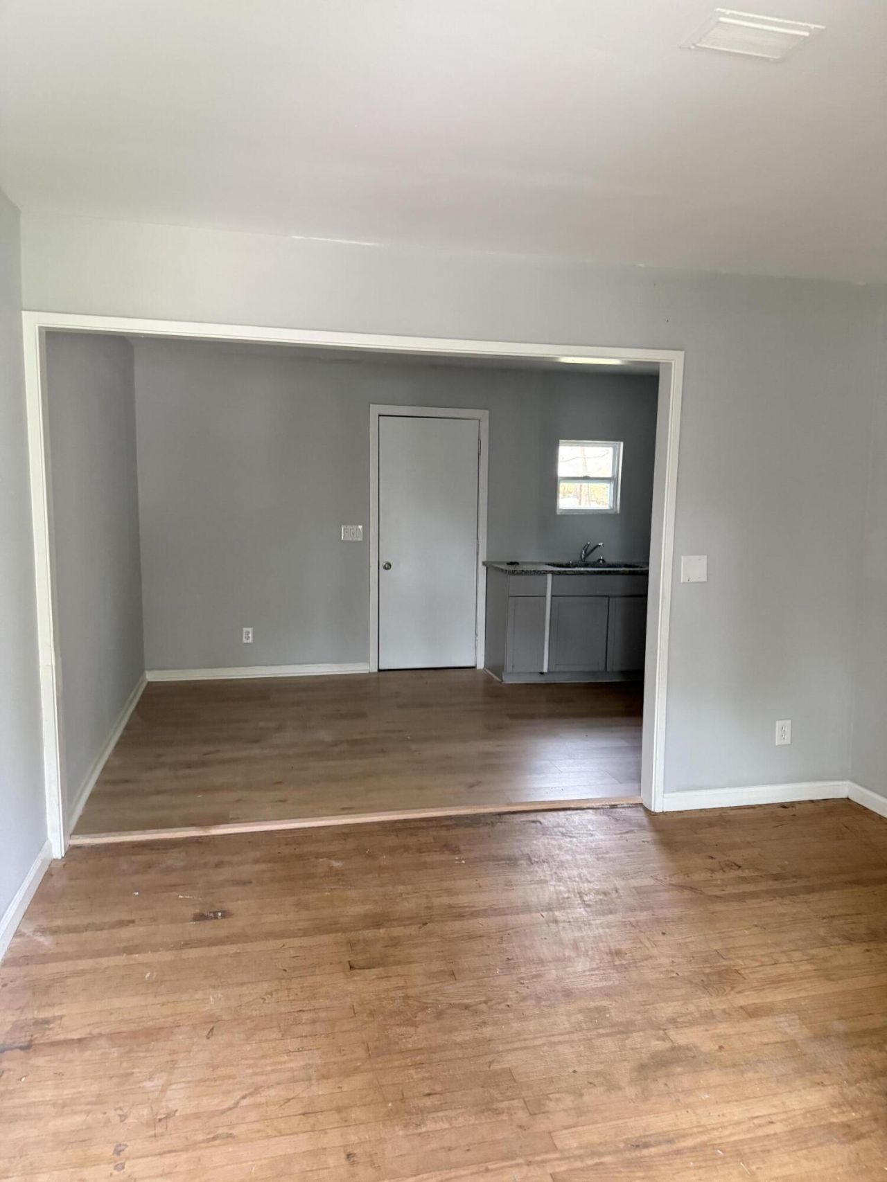 1630 Larry Street Photo 3