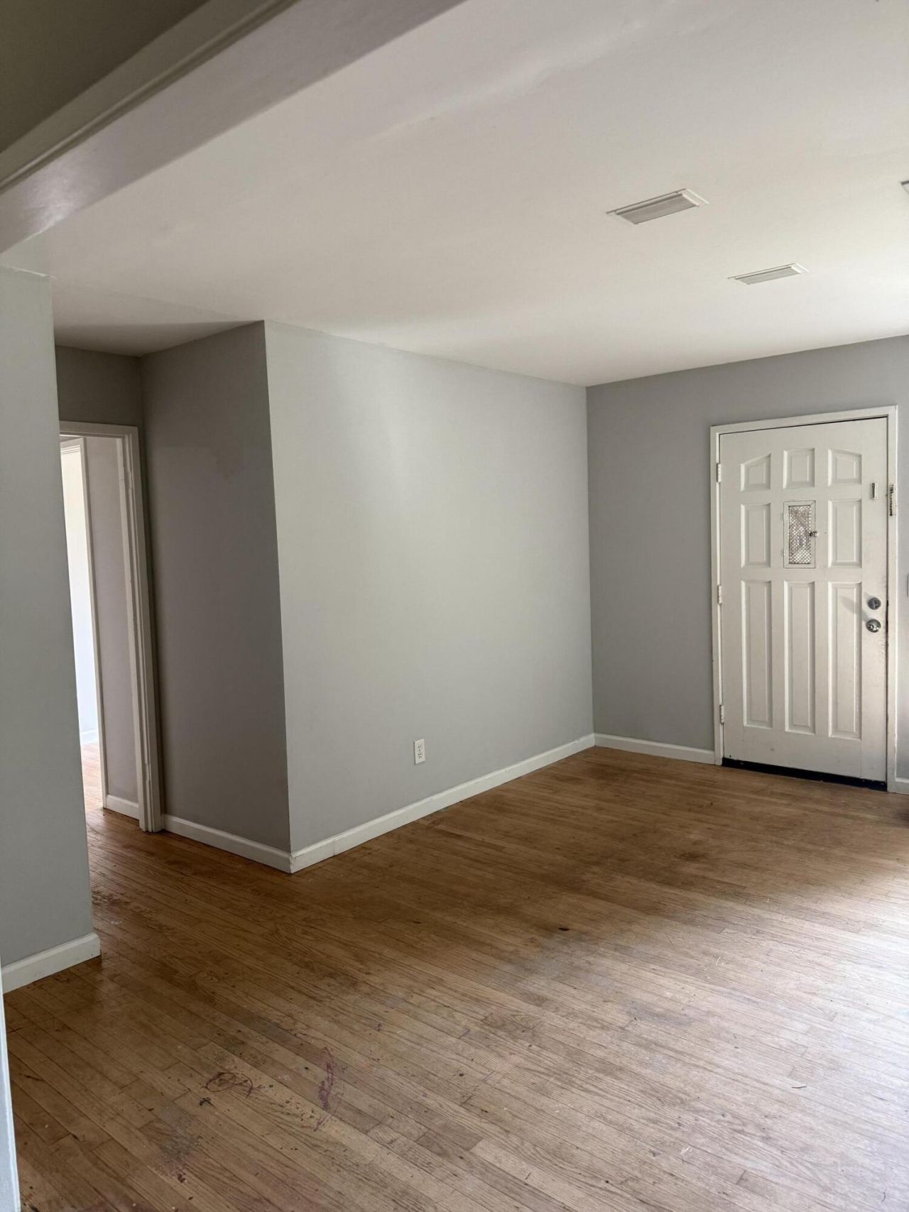 1630 Larry Street Photo 4