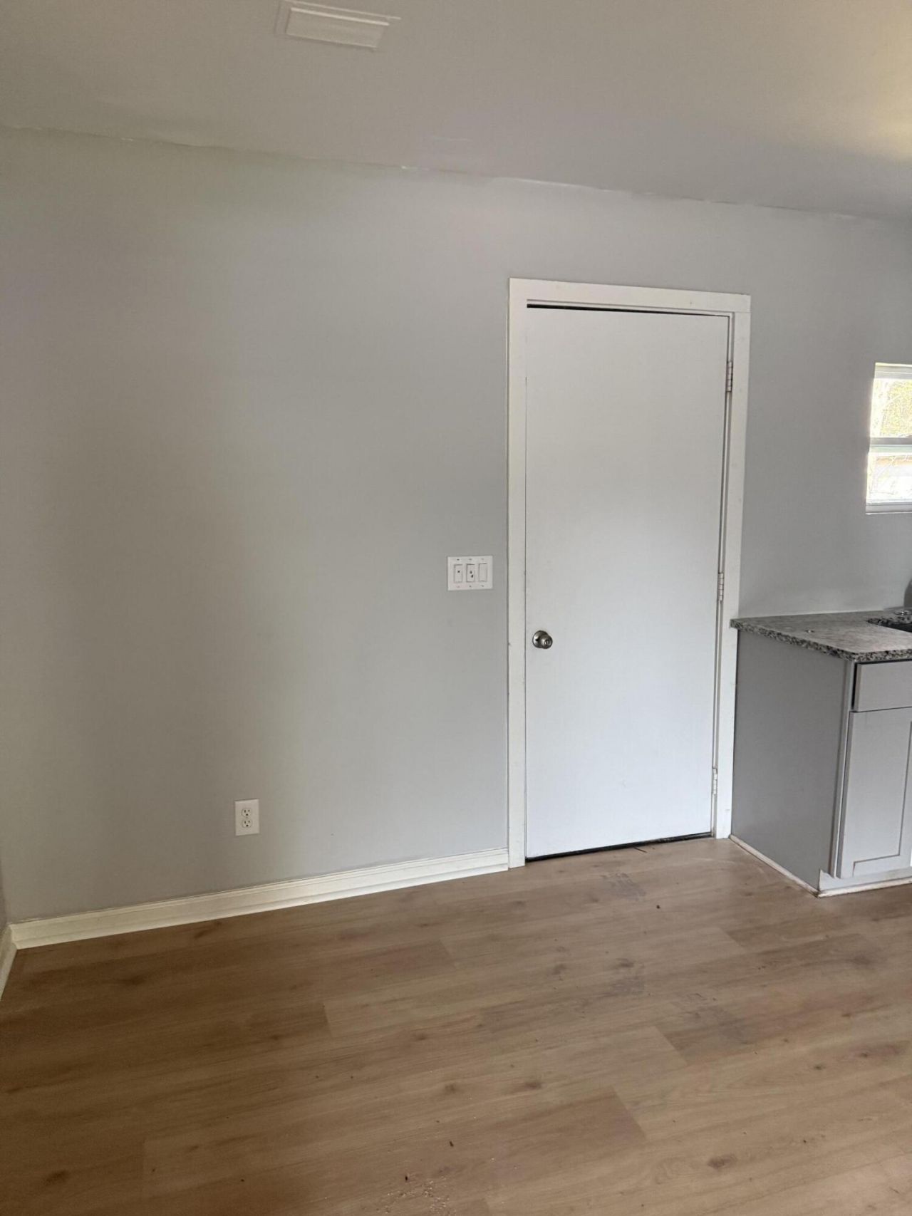 1630 Larry Street Photo 5