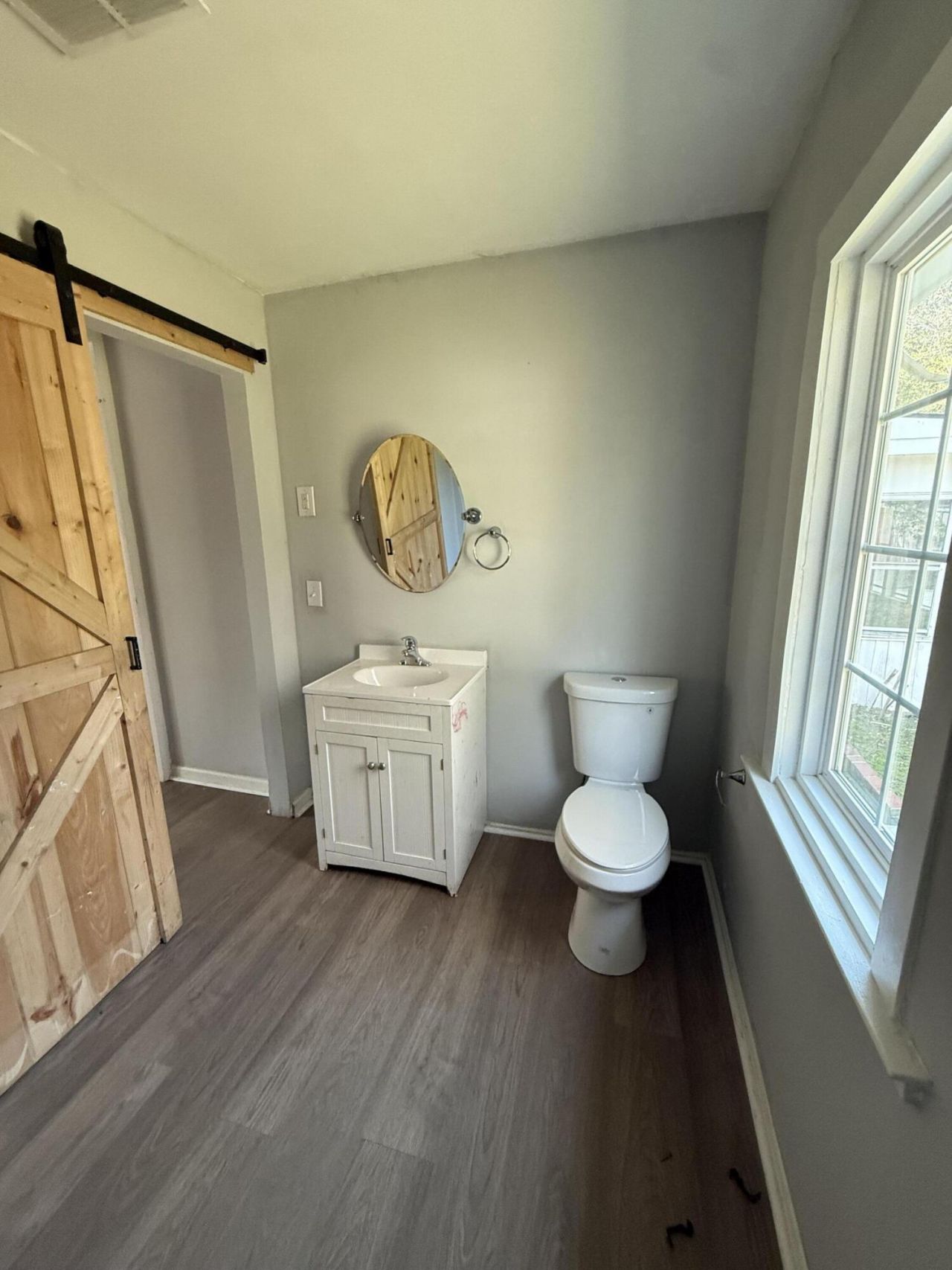 1630 Larry Street Photo 8