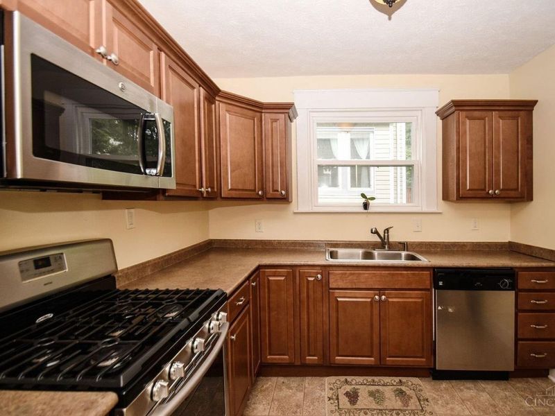 2929 Cortelyou Place, Cincinnati, OH 45213 Photo 2