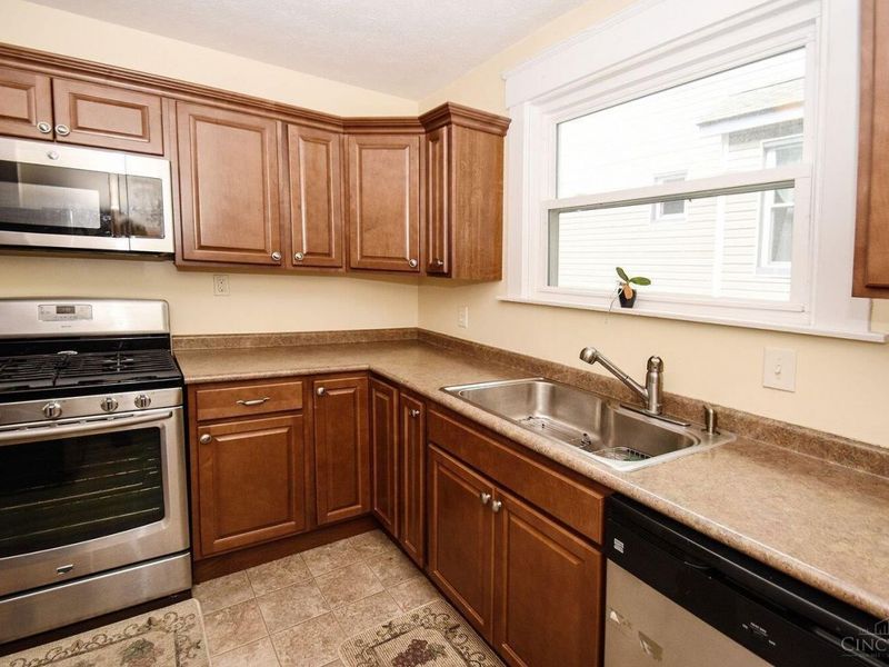 2929 Cortelyou Place, Cincinnati, OH 45213 Photo 3