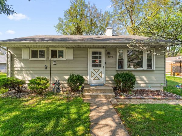 1608 W Porter Avenue , Chesterton, IN 46304