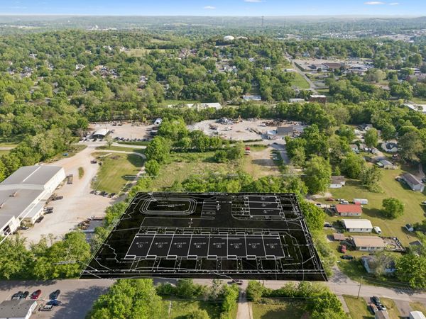 700 W 12th St , Columbia, TN 38401