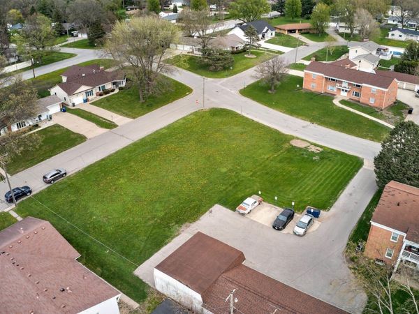 Dixon Drive, Unit Residentia, Waterloo, IA 50701