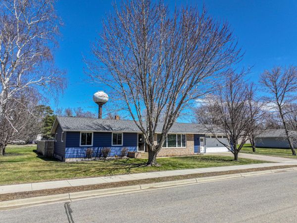 318 W Oak Street , Parkers Prairie, MN 56361