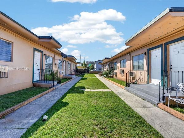 2110 NW 24th St , Miami, FL 33142