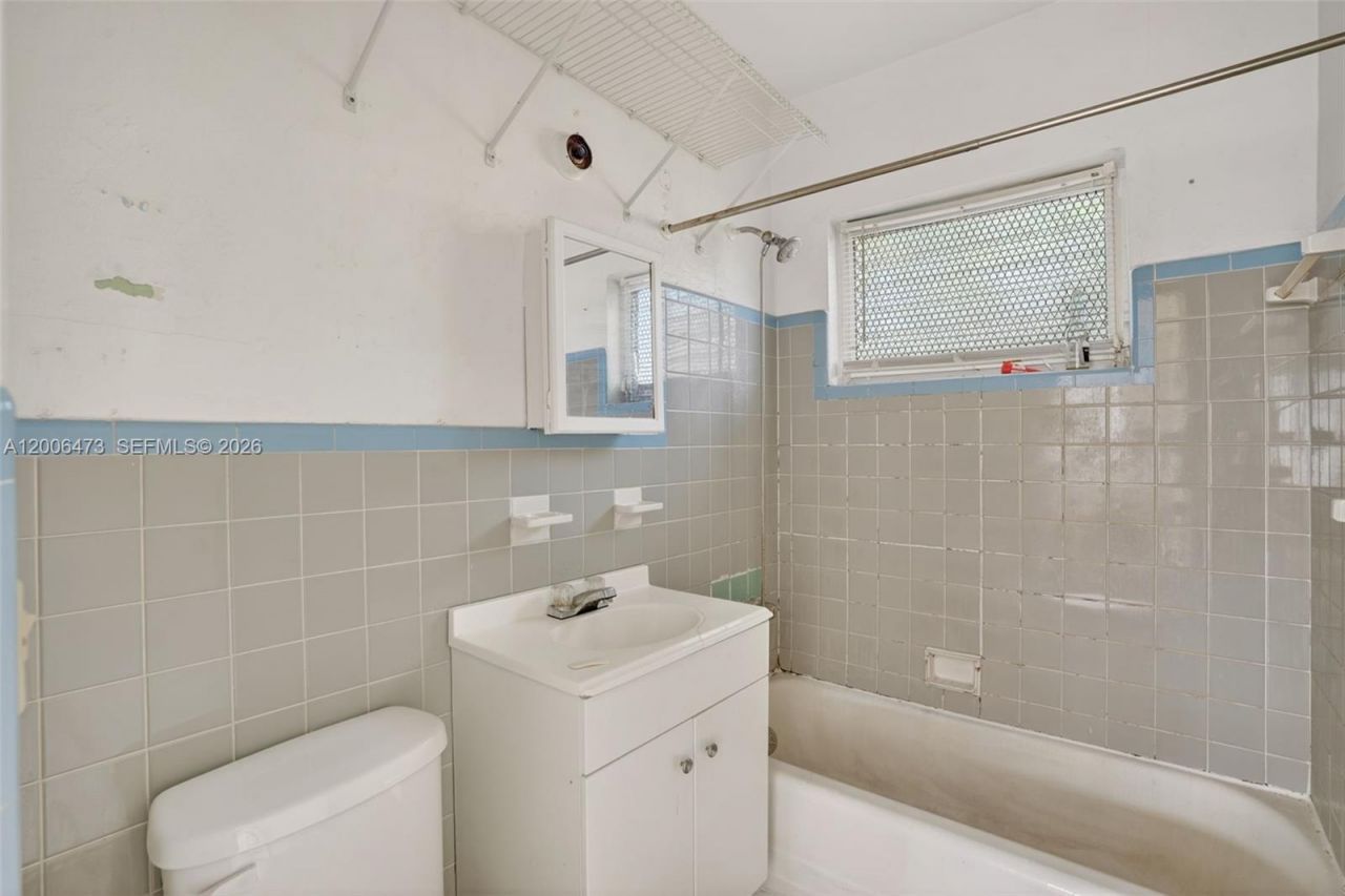 2110 NW 24th St , Miami, FL 33142 Photo