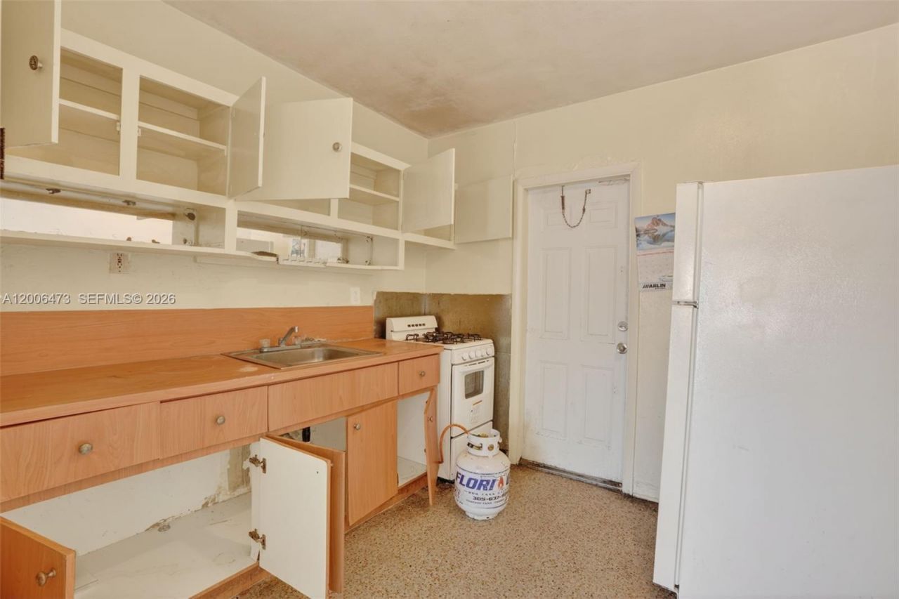 2110 NW 24th St , Miami, FL 33142 Photo