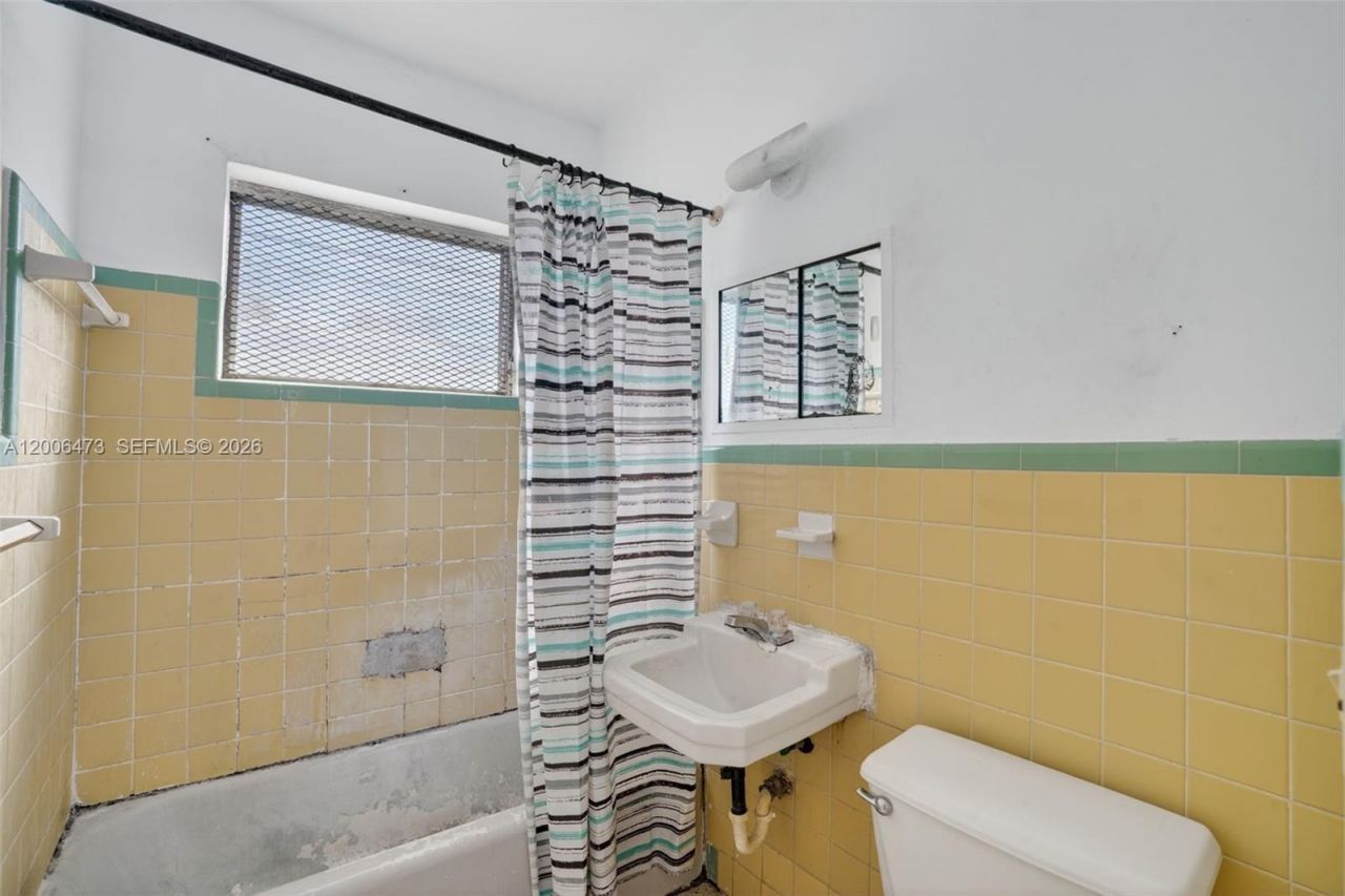 2110 NW 24th St , Miami, FL 33142 Photo