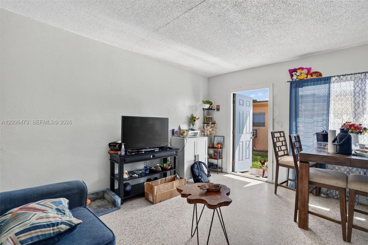 2110 NW 24th St , Miami, FL 33142 Photo
