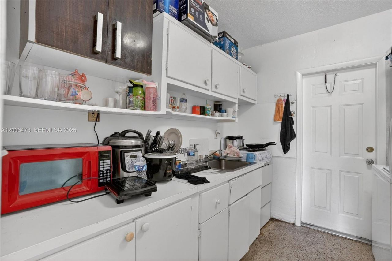 2110 NW 24th St , Miami, FL 33142 Photo